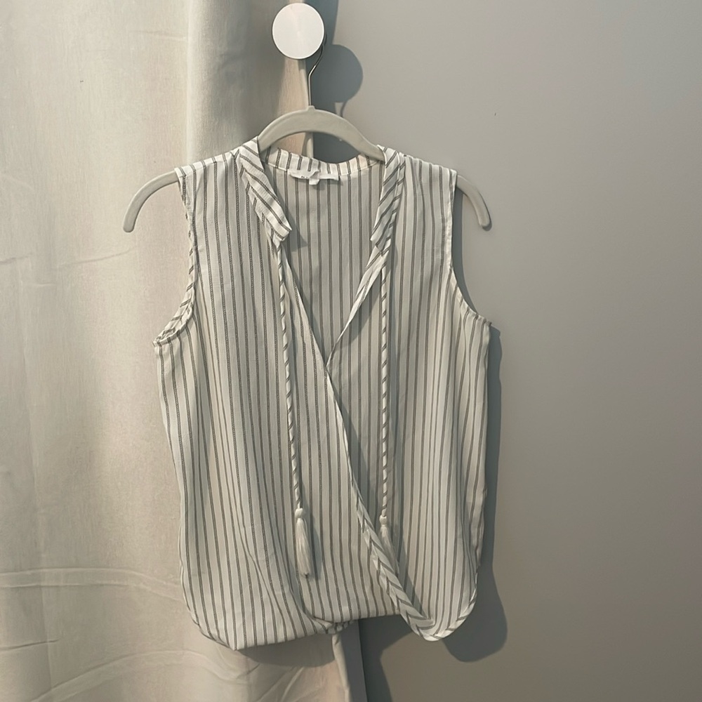 Grey & White Striped Sleeveless Blouse. Size: S